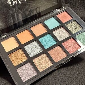 Free with purchase! Dis & Noche Eyeshadow Palette - Vibrant Multi-Color
